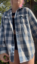 Load image into Gallery viewer, Jade Cicada Flannel XL
